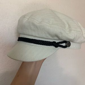 Brixton fiddler cap. Size xs, cream colored.